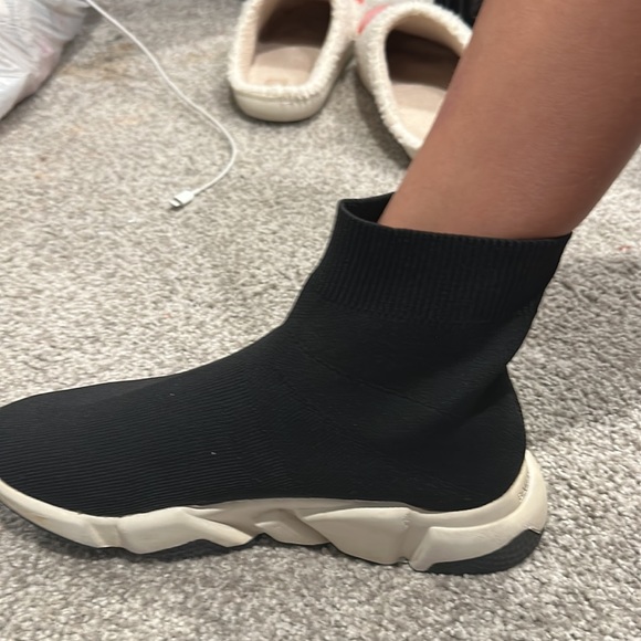 These are worth 500$ dollars I’m looking for at least a 100 size 6 - Picture 2 of 2